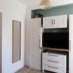 Studio Renove Avec Belle Terrasse